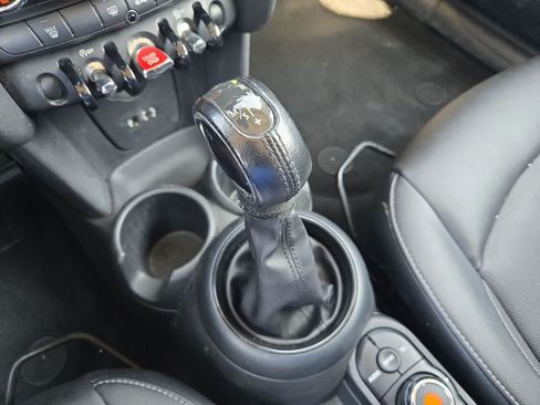 Used 2018 MINI Cooper 4-Door Hardtop FWD image 29