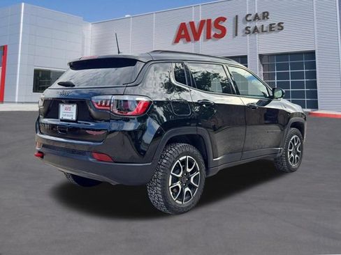 Used 2025 Jeep Compass Trailhawk AWD/4WD image 6