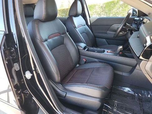 Certified 2025 Nissan Kicks SR image 15