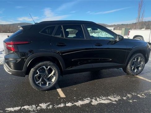 New 2026 Chevrolet Trax LT image 3