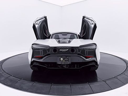 Used 2023 McLaren Artura RWD image 24