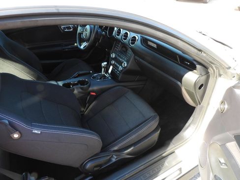 Used 2017 Ford Mustang Coupe RWD image 7