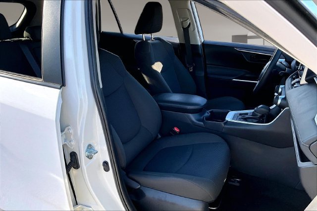 Used 2025 Toyota RAV4 LE AWD/4WD image 26