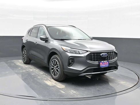 New 2025 Ford Escape SE image 2