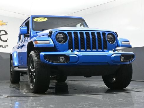 Used 2022 Jeep Gladiator Overland AWD/4WD image 3