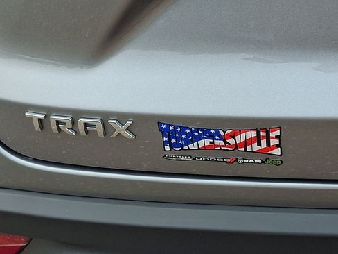 Used 2025 Chevrolet Trax LT FWD image 16
