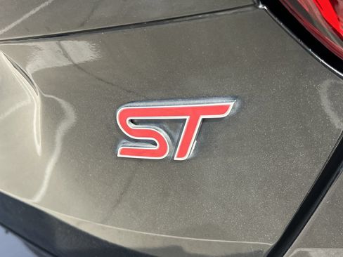 Used 2015 Ford Focus ST FWD image 4