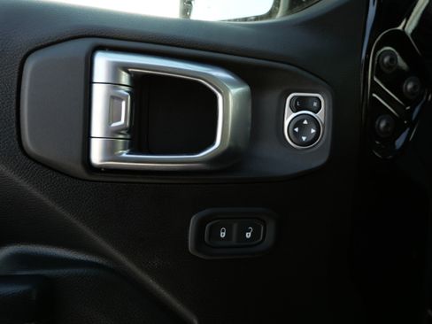 Used 2021 Jeep Wrangler Unlimited Sport image 24