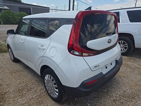 Used 2020 Kia Soul LX FWD image 2