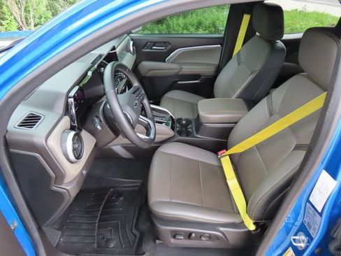 Used 2023 Chevrolet Colorado ZR2 w/ ZR2 Convenience Package III AWD/4WD image 33