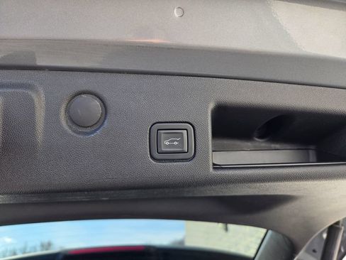 Used 2023 Chevrolet Equinox RS AWD/4WD image 37