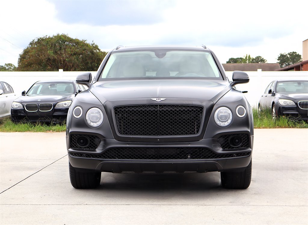 Used 2017 Bentley Bentayga AWD/4WD image 2