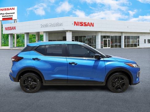 Certified 2025 Nissan Kicks Play S FWD image 5