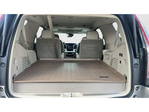 Used 2019 Cadillac Escalade Luxury w/ LPO, Radiant Package RWD image 9