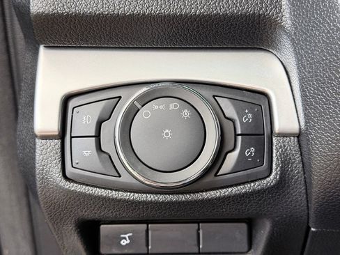 Used 2017 Ford Explorer XLT w/ Equipment Group 202A FWD image 41