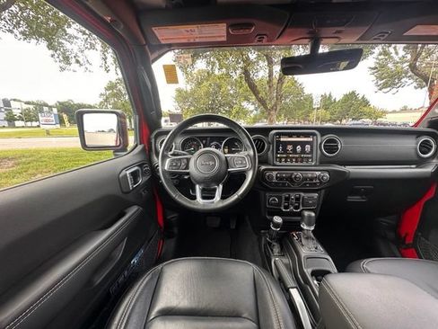 Used 2023 Jeep Wrangler Unlimited Sahara w/ Cold Weather Group AWD/4WD image 17