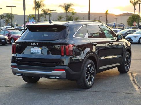 Used 2025 Kia Sorento S w/ Panoramic Sunroof Package image 5