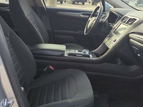 Used 2020 Ford Fusion SE image 22
