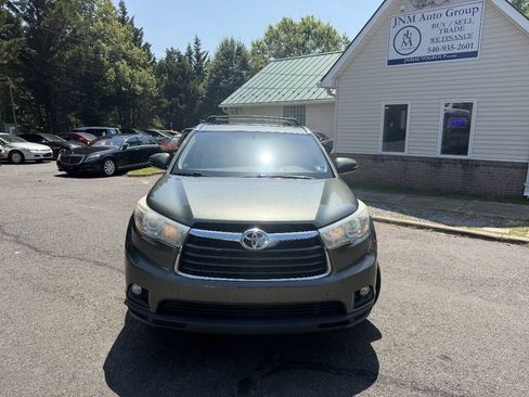 Used 2016 Toyota Highlander XLE AWD/4WD image 2