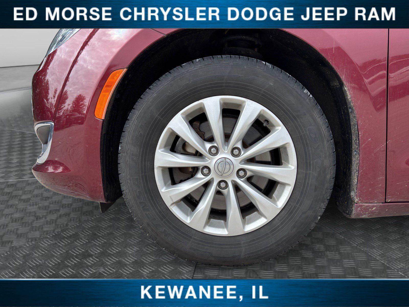 Used 2018 Chrysler Pacifica Touring-L FWD image 14