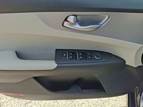 Used 2023 Kia Forte LXS w/ LXS Technology Package FWD image 23