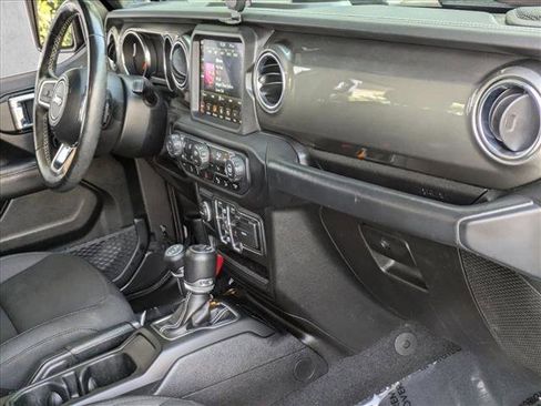 Used 2019 Jeep Wrangler Unlimited Sahara image 20