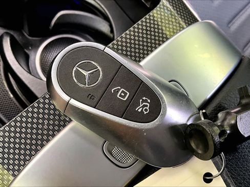 Used 2024 Mercedes-Benz GLC 300 image 14