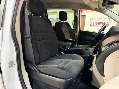 Used 2019 Dodge Grand Caravan SE FWD image 32