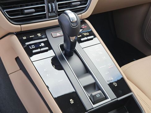 New 2026 Porsche Macan image 20