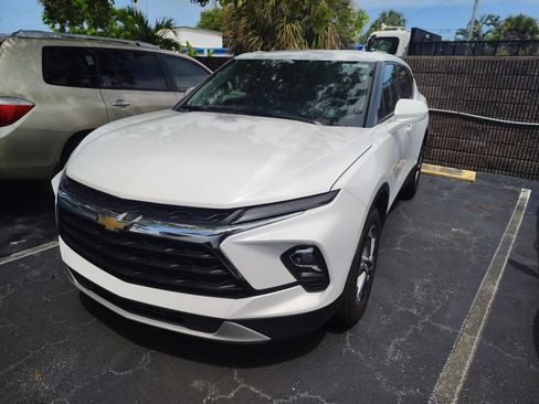 Used 2025 Chevrolet Blazer LT FWD image 1