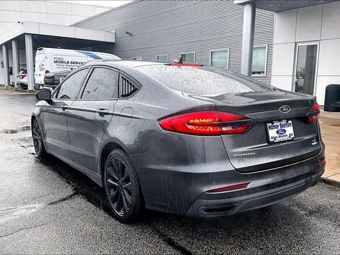 Used 2019 Ford Fusion SE image 3