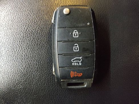 Used 2019 Kia Soul + image 32