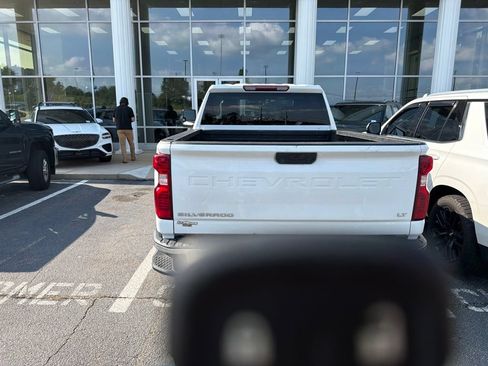 Used 2022 Chevrolet Silverado 2500 LT w/ Convenience Package AWD/4WD image 4