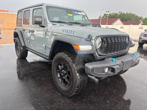 Used 2024 Jeep Wrangler Unlimited AWD/4WD image 3