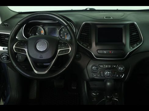 Used 2020 Jeep Cherokee Latitude Plus w/ Comfort/Convenience Group image 9