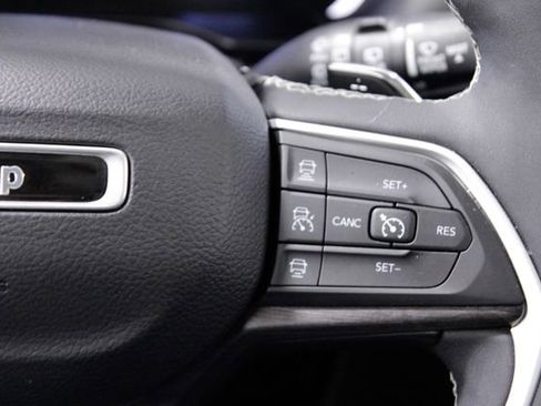 Used 2023 Jeep Grand Cherokee L Limited w/ Black Appearance Package image 28