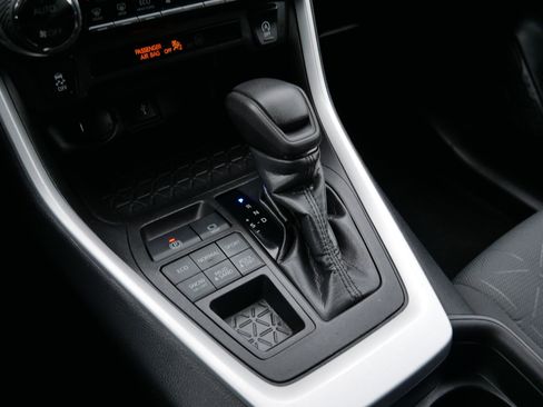 Used 2021 Toyota RAV4 XLE w/ Carpet Mat Package (TMS) image 24