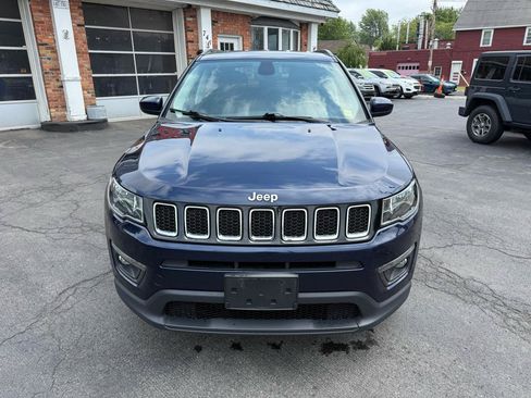 Used 2019 Jeep Compass Latitude AWD/4WD image 2