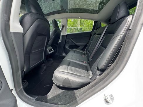 Used 2024 Tesla Model Y Long Range AWD/4WD image 3