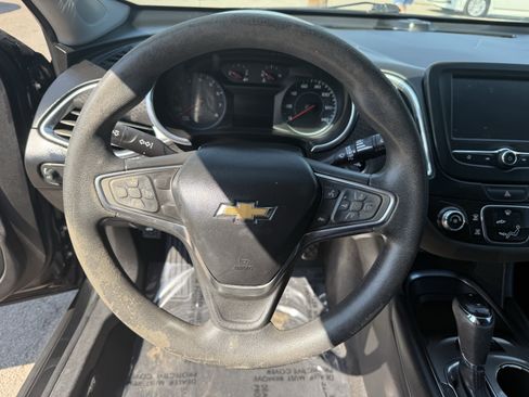 Used 2017 Chevrolet Malibu LT FWD image 16