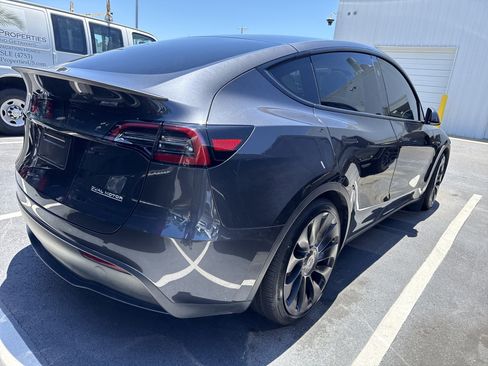 Used 2025 Tesla Model Y Performance AWD/4WD image 11