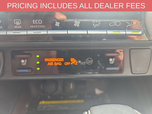Used 2020 Toyota RAV4 Limited AWD/4WD image 11