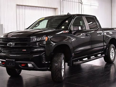 Used 2020 Chevrolet Silverado 1500 LT Trail Boss w/ Midnight Edition image 3