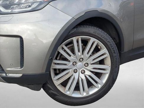 Used 2017 Land Rover Discovery First Edition image 23