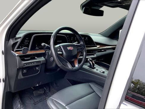 Used 2023 Cadillac Escalade Luxury AWD/4WD image 17
