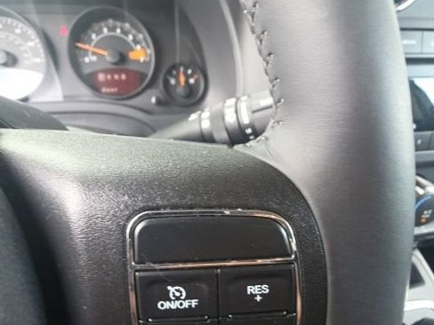 Used 2015 Jeep Patriot Latitude AWD/4WD image 14