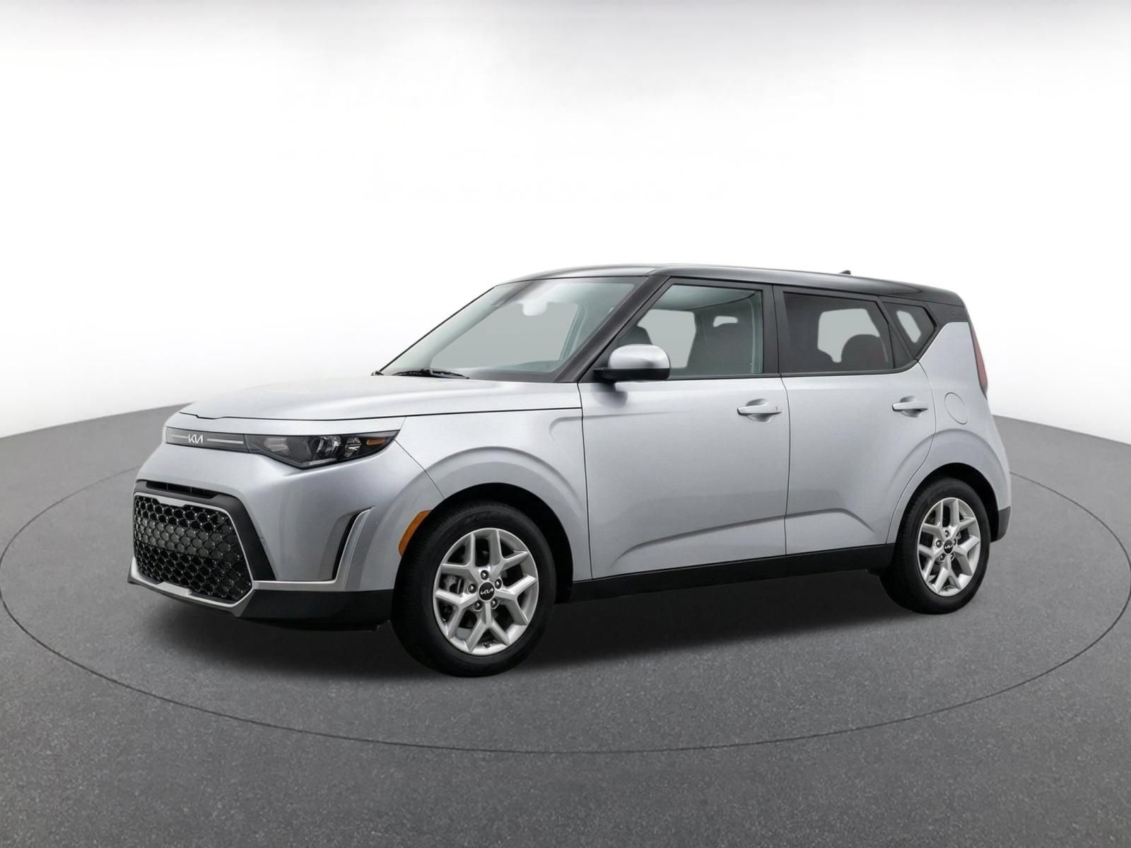 Used 2025 Kia Soul LX w/ LX Technology Package FWD image 3