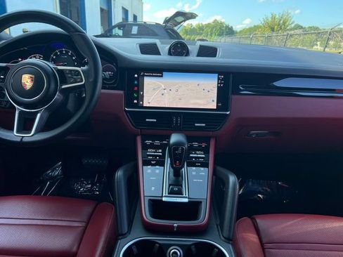 Used 2022 Porsche Cayenne AWD/4WD image 15