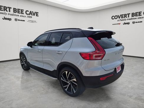 Used 2022 Volvo XC40 T5 R-Design w/ Advanced Package image 7
