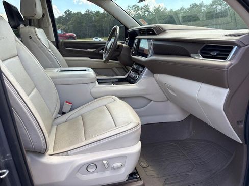 Used 2021 GMC Yukon XL Denali w/ Denali Premium Package image 9